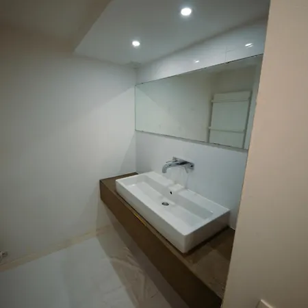 Prestige - Uptown Apartment